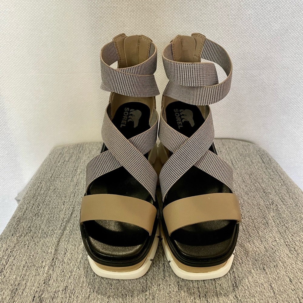 Sorel Joanie III never worn, strapped sport wedge sandal size 7 1/2.